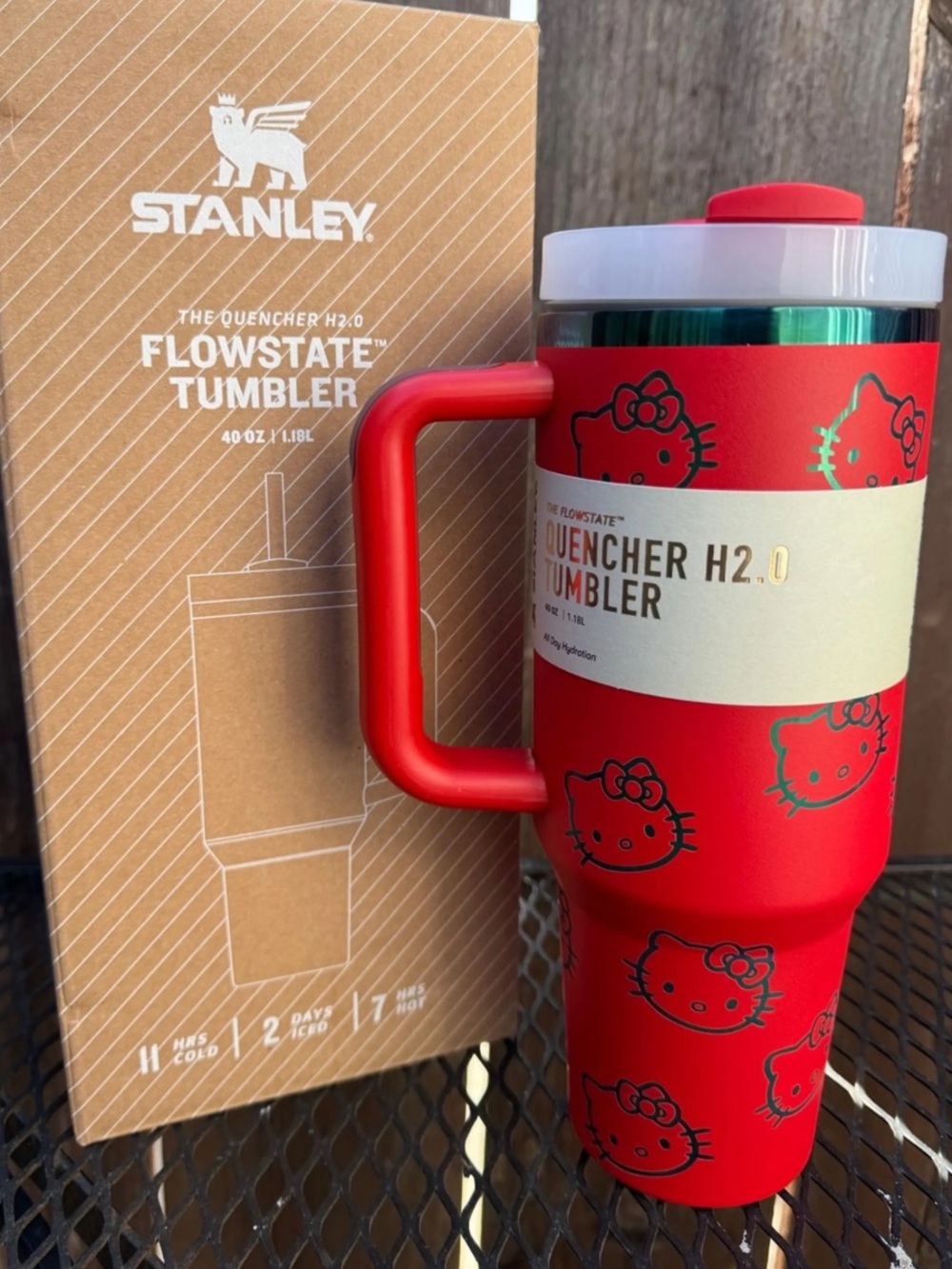 Stanley Red Hello Kitty Tumbler 40oz flowstate cup handle water bottle camo foil - Picture 3 of 3